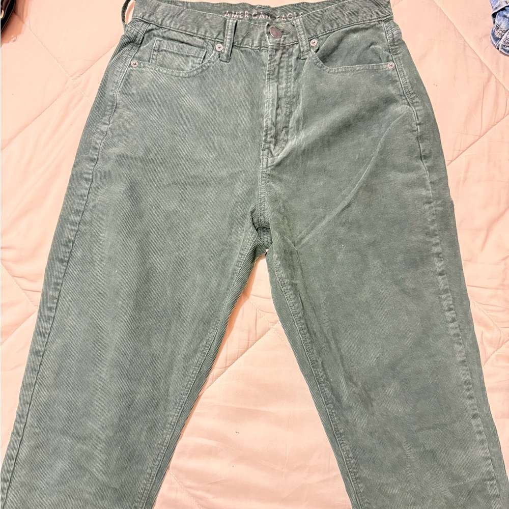 American eagle - dark green corduroy mom jeans